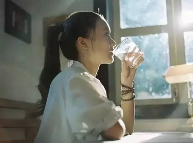 喝水的最佳時(shí)間：多喝不如會(huì)喝