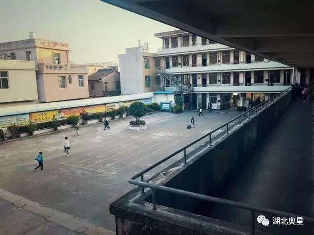 用愛澆灌祖國的花朵,我們一直都在！