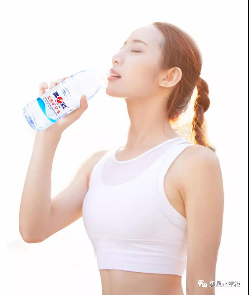 醫(yī)學(xué)保健專家明確指出：水是人體第一大必需營養(yǎng)素